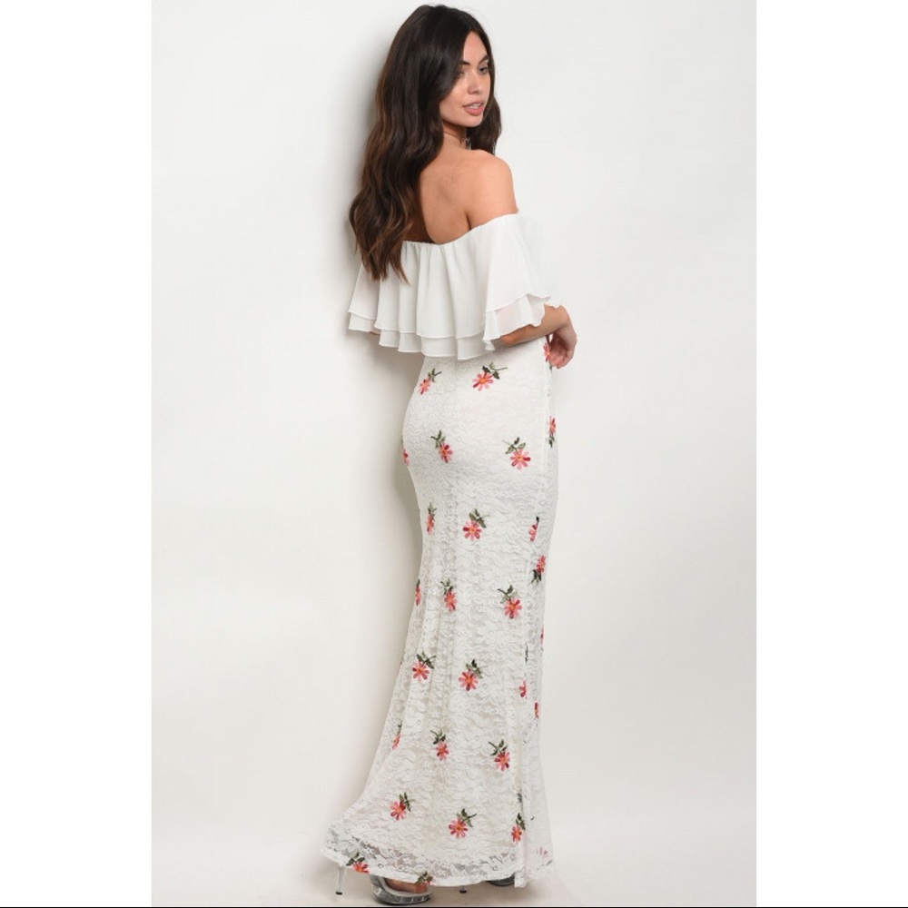 HOT SALES ❗️Ivory Off the Shoulder Lace  Gown - Picture 3 of 5